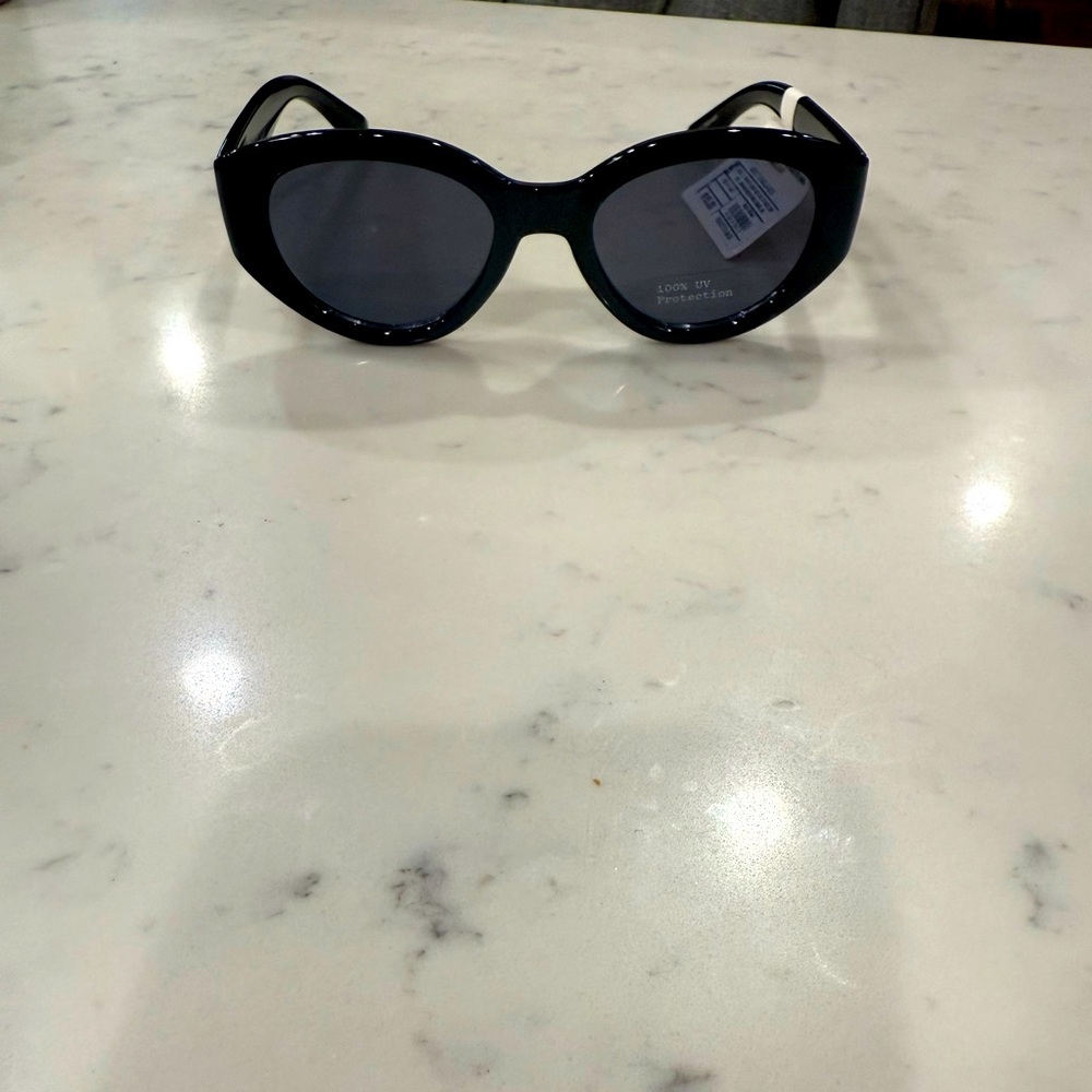 A New Day Women's Plastic Oval Sunglasses in Black: Max UV Protection and NWT